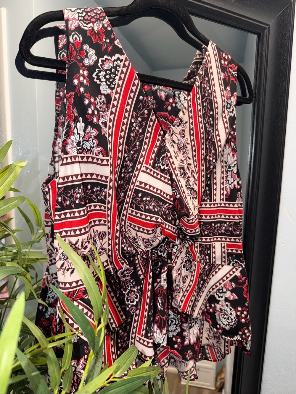 Soho Black and Red Patterned Sleeveless Jumpsuit